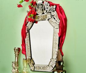 How Venetian Mirror Adds Charm to Room dÃ©cor