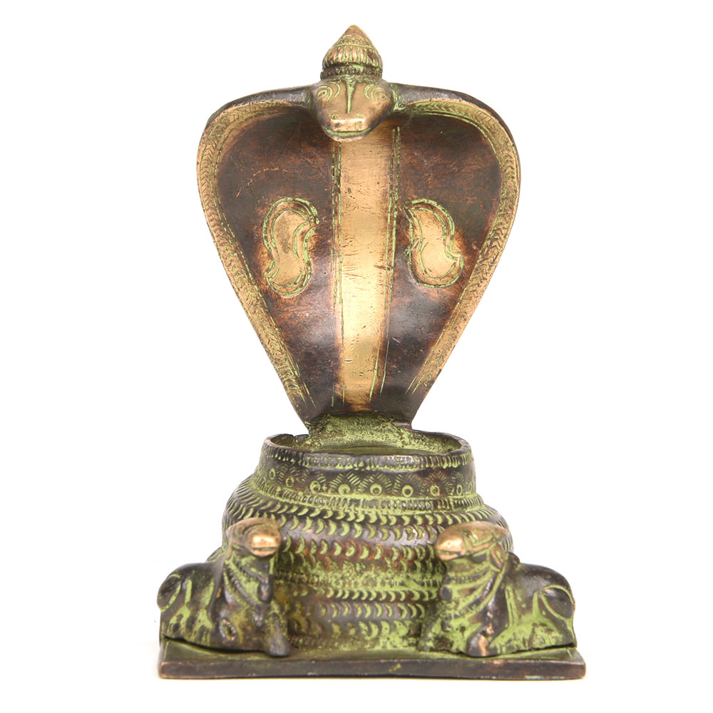 Bronze Cobra Hood with Two Cows Seated