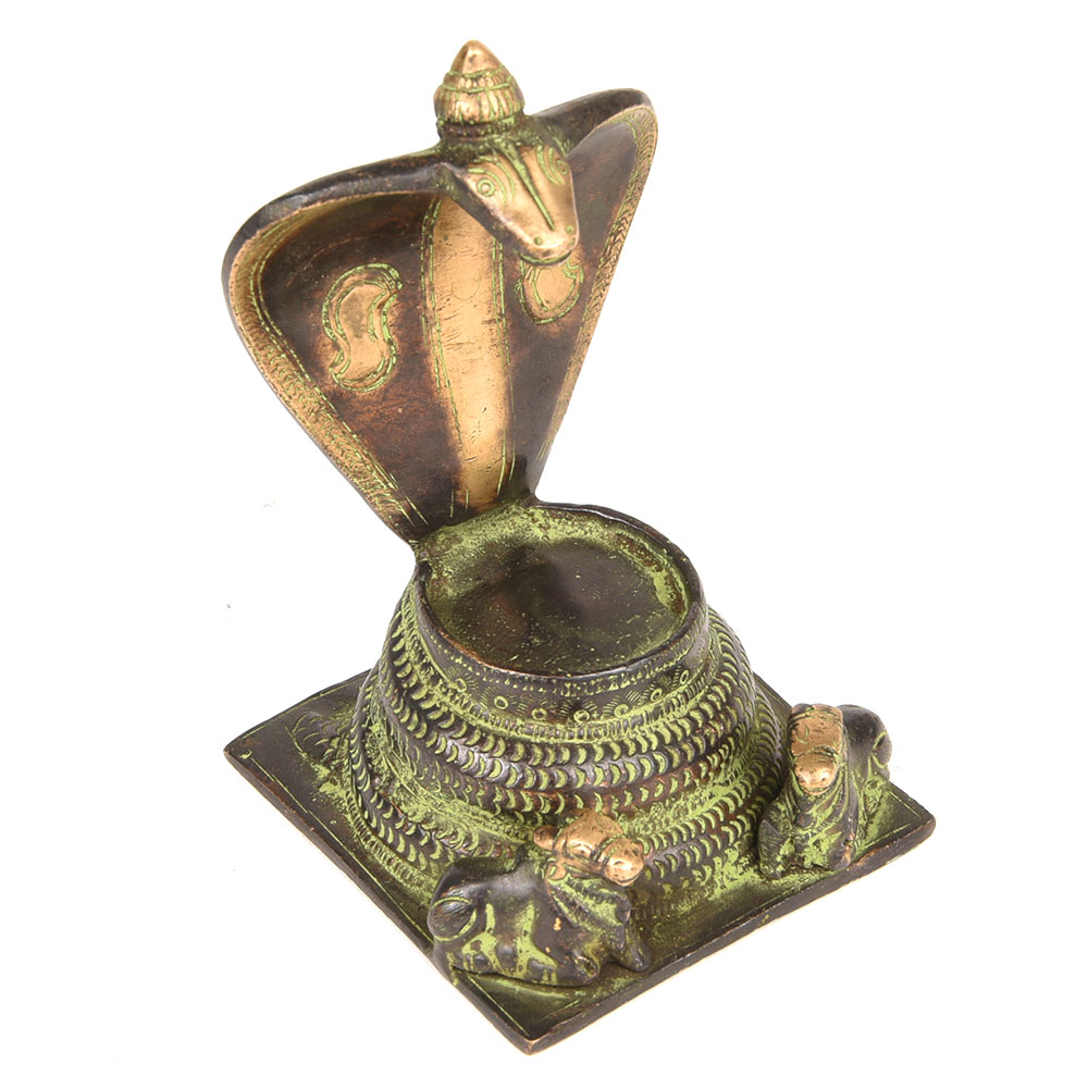 Bronze Cobra Hood with Two Cows Seated