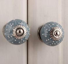 Grey White Leaf Embossed Knob