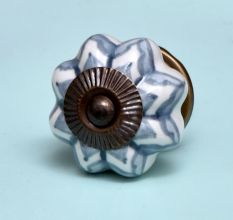 Grey Dahlia Medium Knob