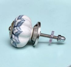 Grey Dahlia Medium Knob