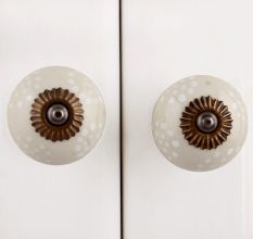 Cream White Dotted Knob