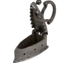 Vintage Coal Sad Iron Press Iron Tone Pot Metal with Small Latch