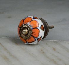 Sulfur Cinquefoil Knob