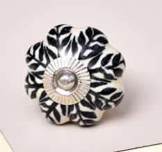 Black Leaf Medium Knob