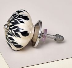 Black Leaf Medium Knob