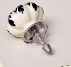 Black Leaf Medium Knob