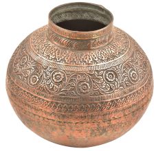 Flower Design Embossed On The Upper Part Of The belly Of The Pot