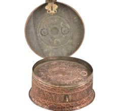 Handcrafted Embossed Copper Floral Decoration Pandaan Betal Box