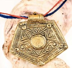 Trendy Wear Golden Aluminum Metal  Pentagon Shape Pendant Necklace