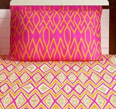 Bombay Dyeing  Pink And Orange Abstract 120 TC Cotton Double 1 Bedsheet With 2 Pillow Covers