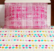 Bombay Dyeing Pink And Peach Geometric Design 120 TC Cotton Double 1 Bedsheet With 2 Pillow Covers