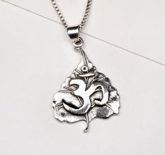 Hand Crafted 92.5 Sterling Silver Leafy Aum Pendant