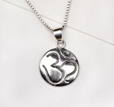 92.5 Sterling Silver Aum Sanskrit Yoga Medallion Pendant In Circle Disc