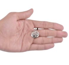 92.5 Sterling Silver Aum Sanskrit Yoga Medallion Pendant In Circle Disc