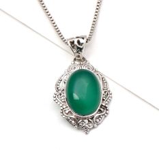 92.5 Sterling Silver Traditional Design Green Onyx Semi Precious Stone Pendant
