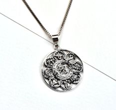 92.5 Sterling Silver Pendant Design Inside The Flower In A Circle