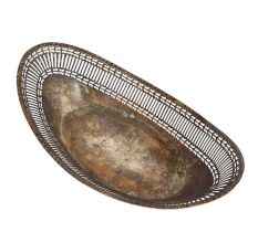 Brass Wired Boat Shaped Basket Fruit Decoration