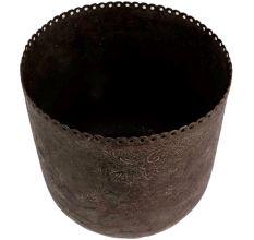 Carved Vines Design and scalloped Edge