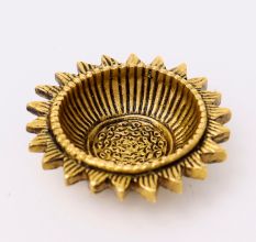 Hand crafted Sunflower Brass Oil Lamp