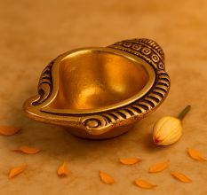 Brass Decorative Conch Shaped Oil Lamp
