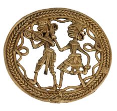 Dainty Decor Ideas Using Circular Brass Cymbal Wielding Couple