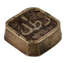 Decorative Unconventional Paperweight For Office Use