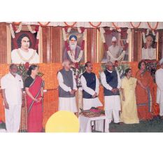 Atal Bihari Vajpayee Sonia Gandhi LK Advani And Other Leaders Prime Minister Group Photo