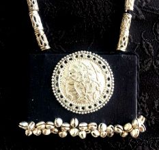 NeckpieceÂ SetÂ WithÂ Black MetalÂ Combination