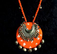 Orange MetalicÂ CombinationÂ NeckpieceÂ WithÂ EarringsÂ Set