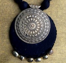 BlackÂ WithÂ MetalÂ NeckpieceÂ WithÂ Earrings