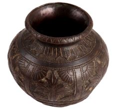 Leafy Pattern Embossed Water Pot In Dark Finish