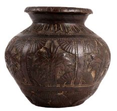 Leafy Pattern Embossed Water Pot In Dark Finish