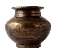 TraditionalÂ Brass PotÂ withÂ Engraving Dotted Pattern