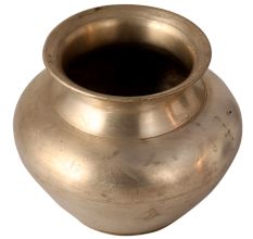Sturdy White Metal Alloy Water Pot