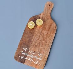 Wooden Chopping Board With Design and Handle