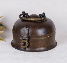 Round Handcrafted Jewelry Box Made of High Quality Brass