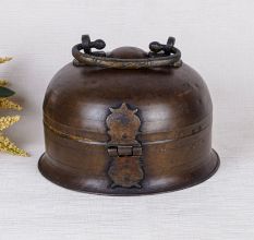 Round Handcrafted Jewelry Box Made of High Quality Brass