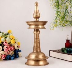 Vintage Oil Lamp Made of High Quality Brass