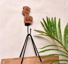Brown Wooden Giraffe Wall Hooks For Kids