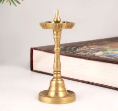 Glossy Aarti Oil Lamp Made of Brass