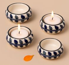 Modern Adorning Tea Light Holder Made of Ceramic in Set of 4