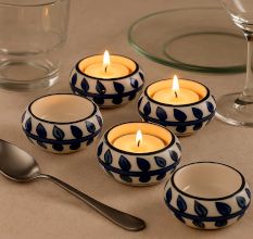 Modern Adorning Tea Light Holder Made of Ceramic in Set of 4