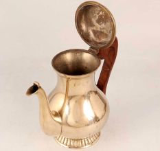Shiny Golden Brass Kettle in English Art