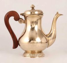 Shiny Golden Brass Kettle in English Art
