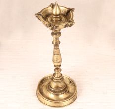 Handcrafted Vintage Brass Oil Lamp in Antique Finish