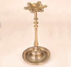 Vintage Beautiful Oil Lamp Made of Finest Brass