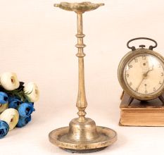 Vintage Beautiful Oil Lamp Made of Finest Brass