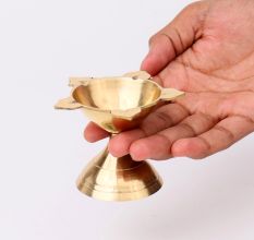 Golden Brass Flower Shaped 5 Wick Oil Lamp